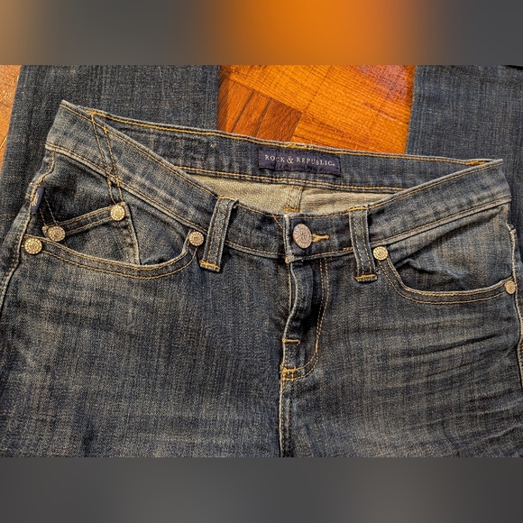Rock & Republic Berlin Dark Blue Jeans Faded Embossed Size 6 Women's - Picture 2 of 5